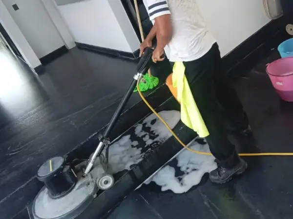 Floor Polishing in Corporate Spaces